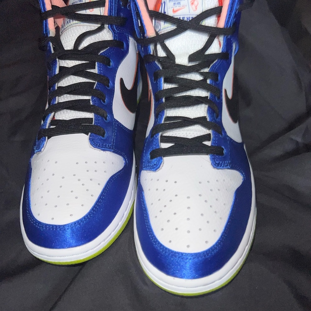 Nike dunks worn once practically new